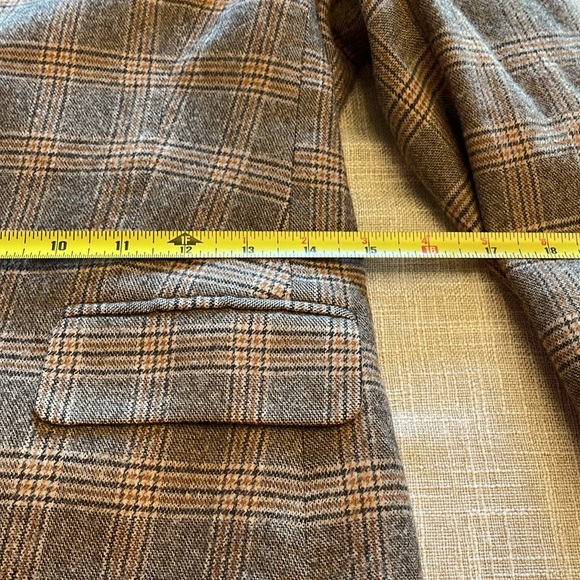 The Theory plaid blazer that screams fall fashion (size 6/8 read description) - Picture 6 of 8